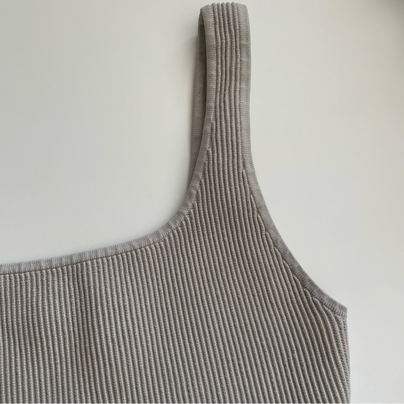 Babaton Sculpt Knit Tank Squareneck Ribbed Top Cropped Crop Shirt Light Grey - Picture 4 of 7